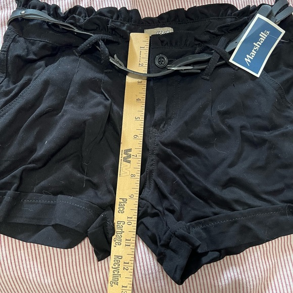 BeBop Women's Black Soft Shorts with Belt Size 9 30in Waist - Picture 2 of 5